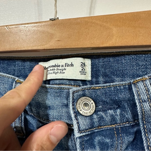 Abercrombie and Fitch Ultra High rise Jeans - Picture 3 of 4